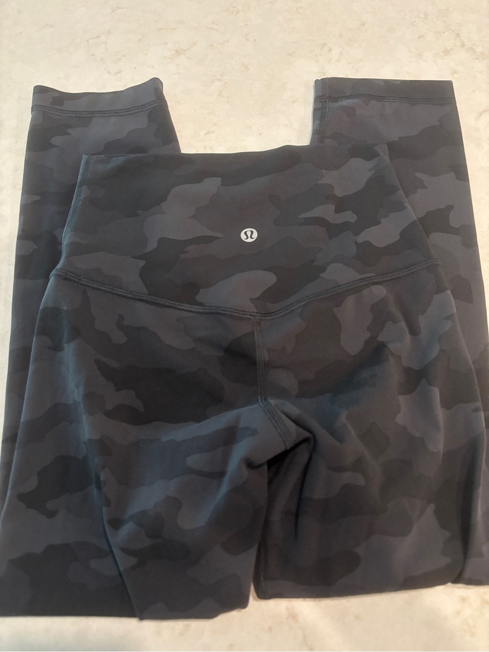 Lululemon Black Camo Leggings – Size 2 | 21" Inseam | Like New